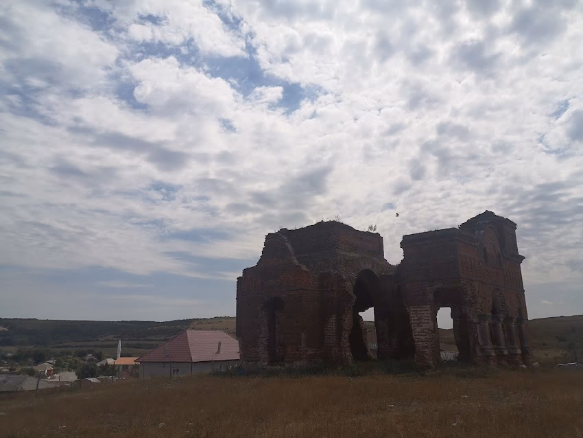 Biserica cetate Dobromir Vale