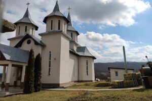 Biserica de lemnSfinții Arhangheli Mihail și Gavriil