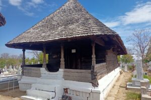 Biserica de lemn Sfinții Voievozi