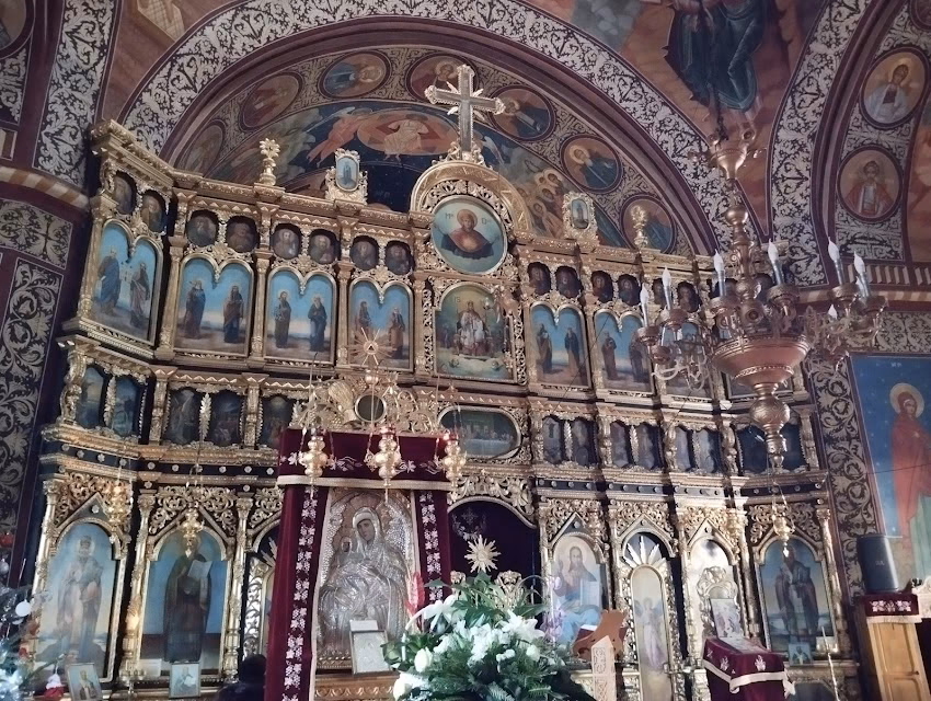 Biserica Piatra Soimului intrare