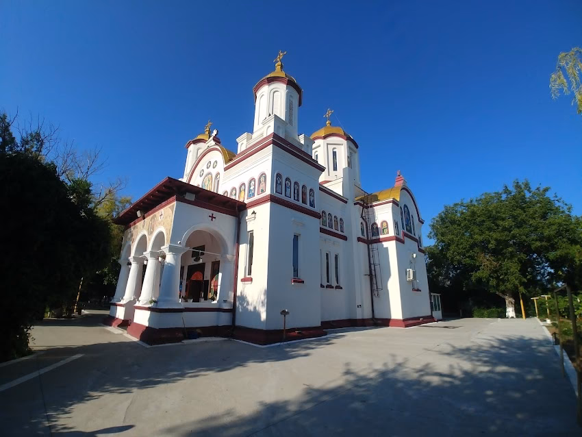 Biserica Topraisar cu hramul Sfinților Arhangheli Mihail si Gavriil