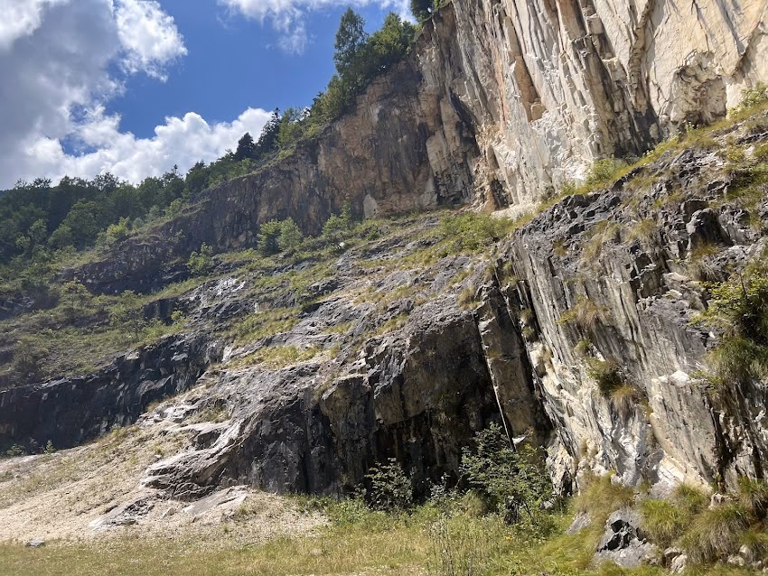 Carieră marmură parcarea mare cabana Negoiu