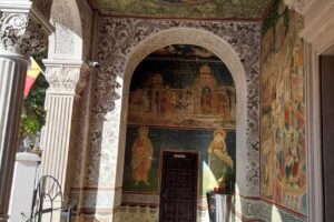 Catedrala Arhiepiscopală Sfinții Apostoli Petru și Pavel