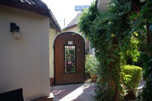 Cazare Ghimbav Casa Albă