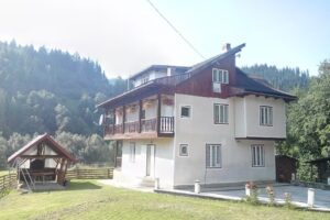 Cazare la Cabana Izvorul Alb