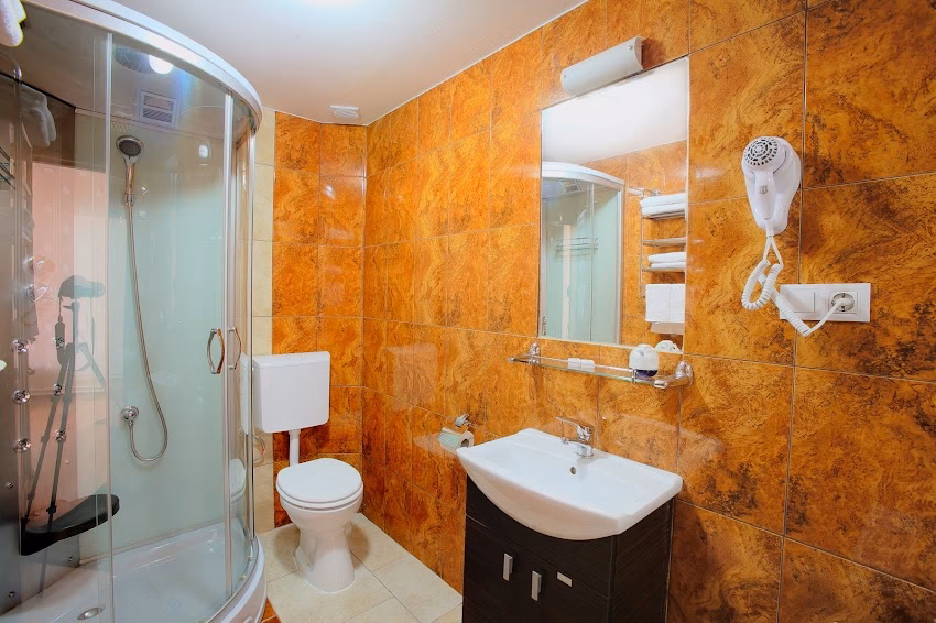 Cazare si masa Casa Preturii