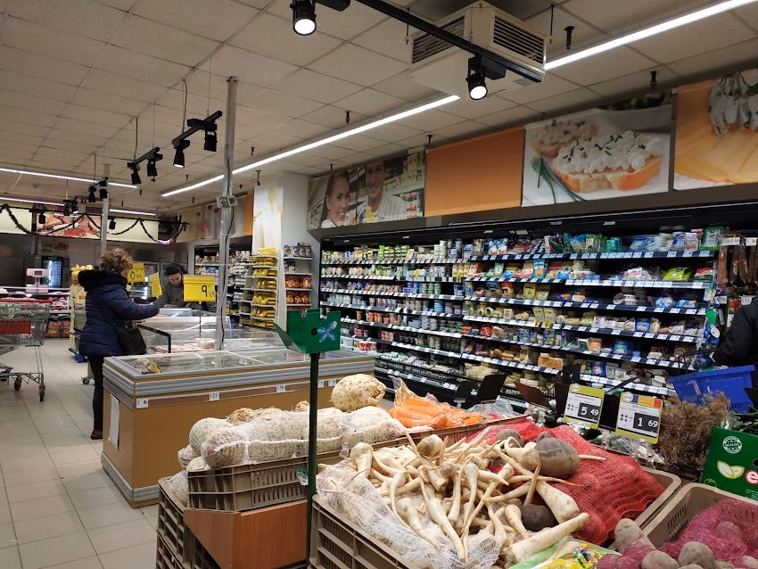 Centrul Comercial Nera