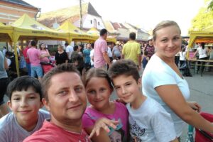 Complex comercial Teaca