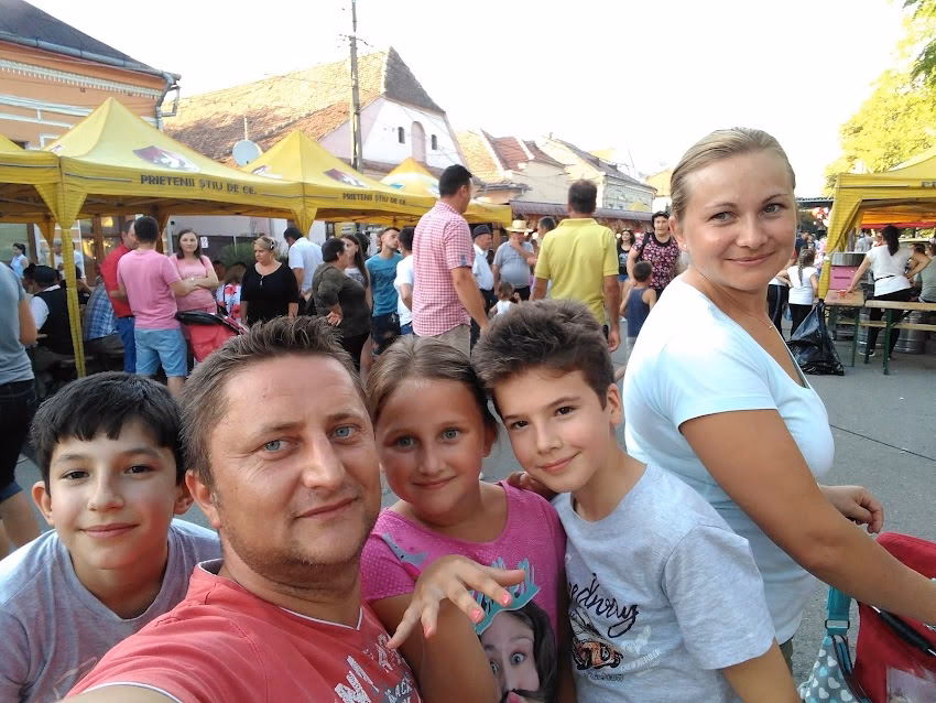 Complex comercial Teaca