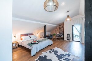 Craita Merelor The Place