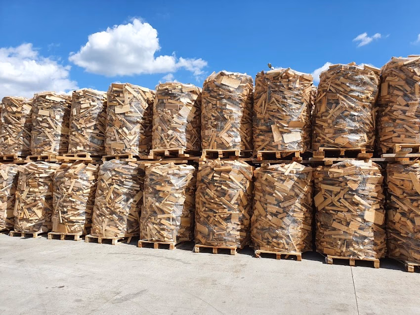 Depozit de lemne si cărbune