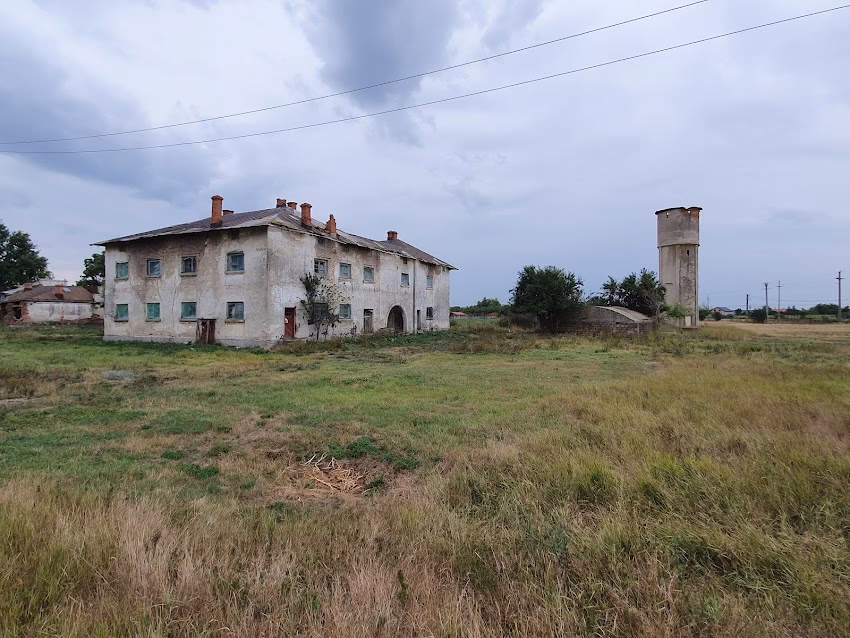 Ferma model Perieți