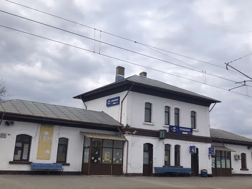 Gara Tandarei