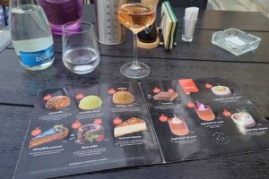 La Curtea Domnească