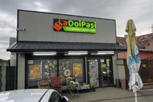 La Doi Pași Babu Gigi