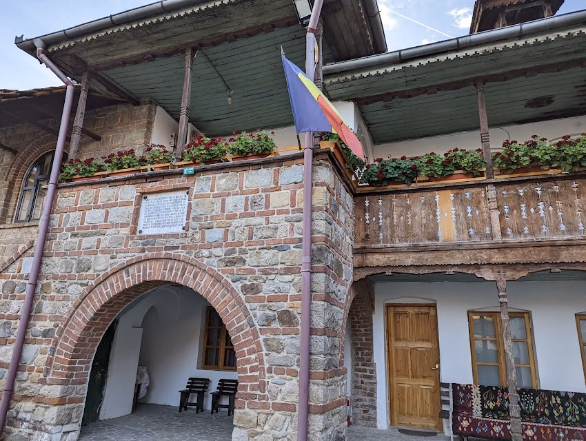 Mănăstirea Sărăcineşti