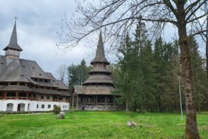 Mănăstirea Sfinții Arhangheli Mihail și Gavriil Săpânța Peri