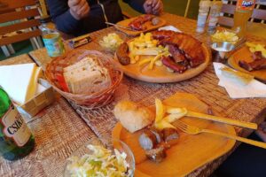 Măncare specifică zoneiLACUL De Smarald Srl