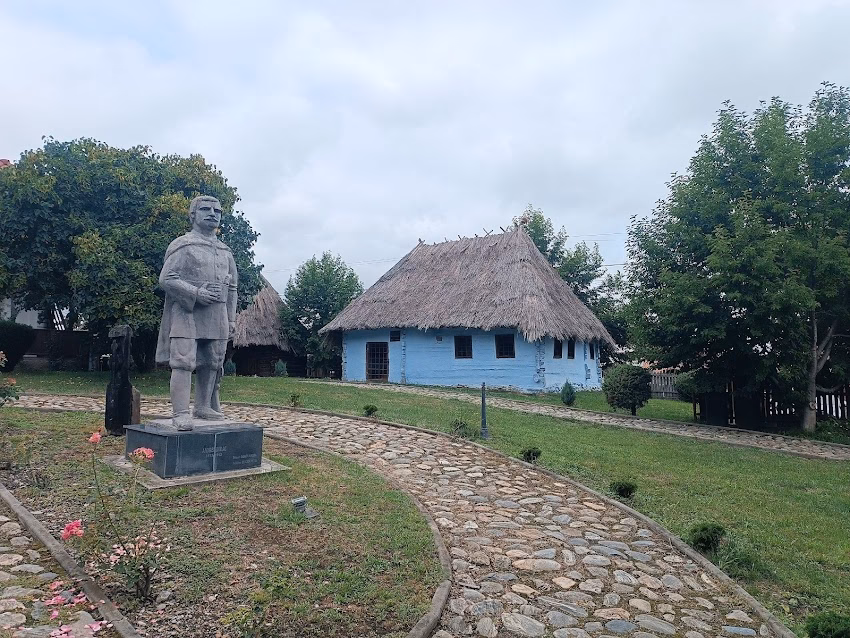 Muzeul Etnografic și Memorial Badea Cârțan