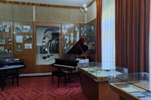 Muzeul Național George Enescu Secția Dumitru și Alice Rosetti Tescanu George Enescu