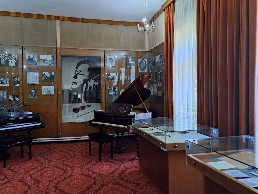 Muzeul Național George Enescu Secția Dumitru și Alice Rosetti Tescanu George Enescu