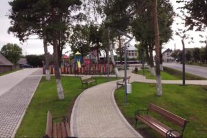 Parc și spațiu de joacă