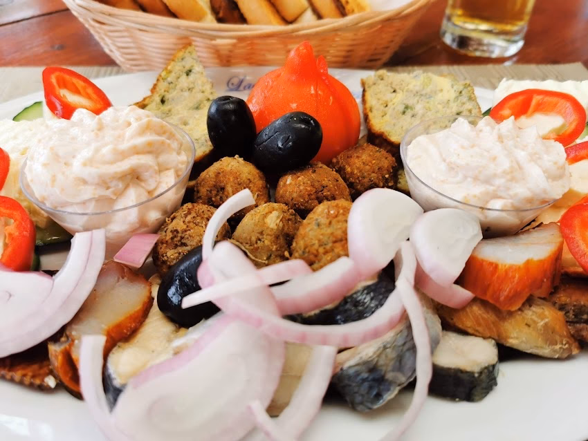 Pensiunea Laguna Albastră