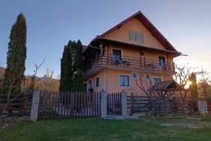 Pensiunea Rapsodia Munților