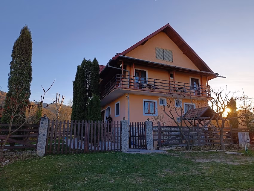 Pensiunea Rapsodia Munților