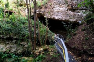 Peștera de la Stracoş