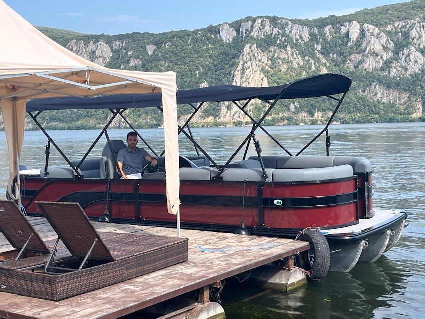 Plimbări cu barca Bliss Dubova