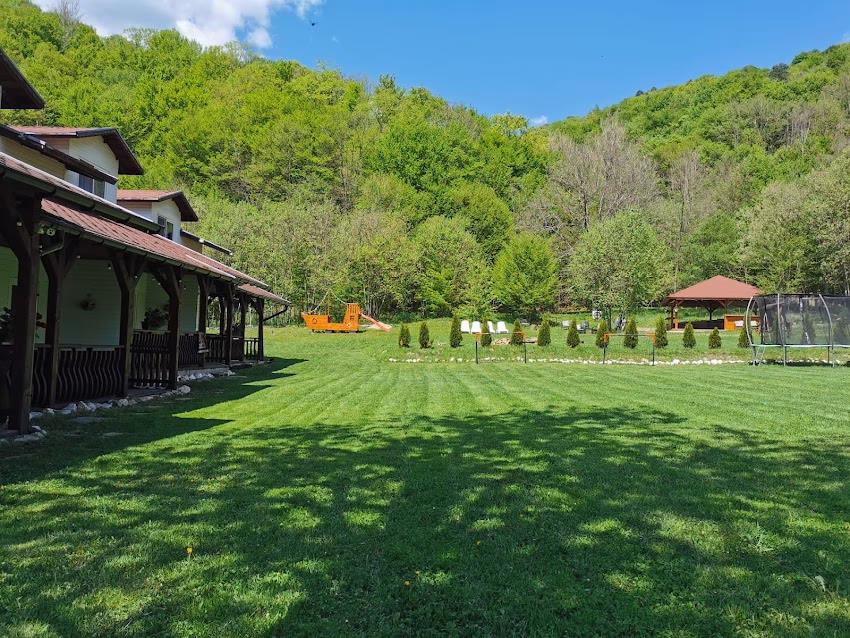 Punct gastronomic local Intre Cascade