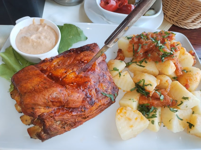 Restaurant cu mici foarte buni