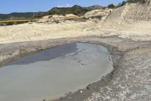 Vulcanii noroioși de la Berca Fierbătorile