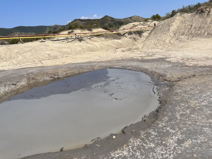 Vulcanii noroioși de la Berca Fierbătorile